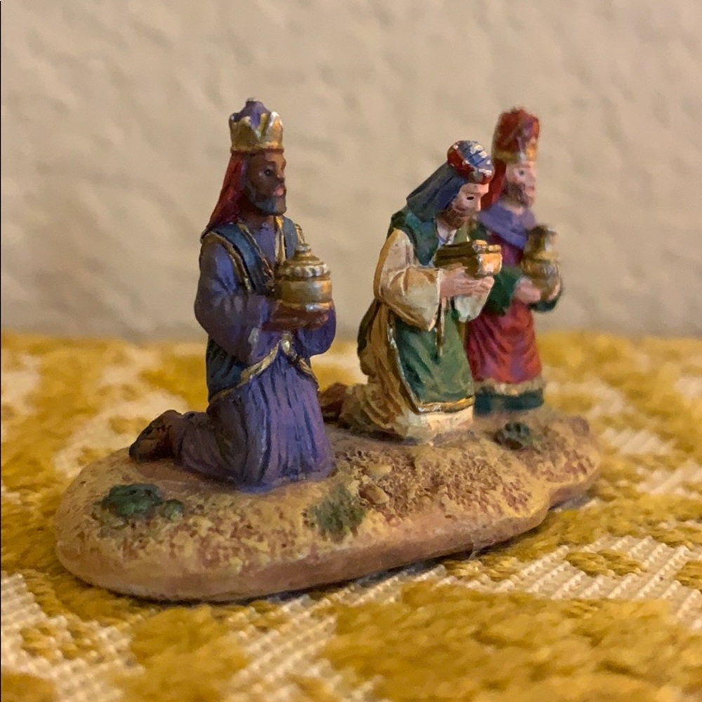 3 wise men Hawthorne Nativity Figurine decoration - Picture 8 of 16